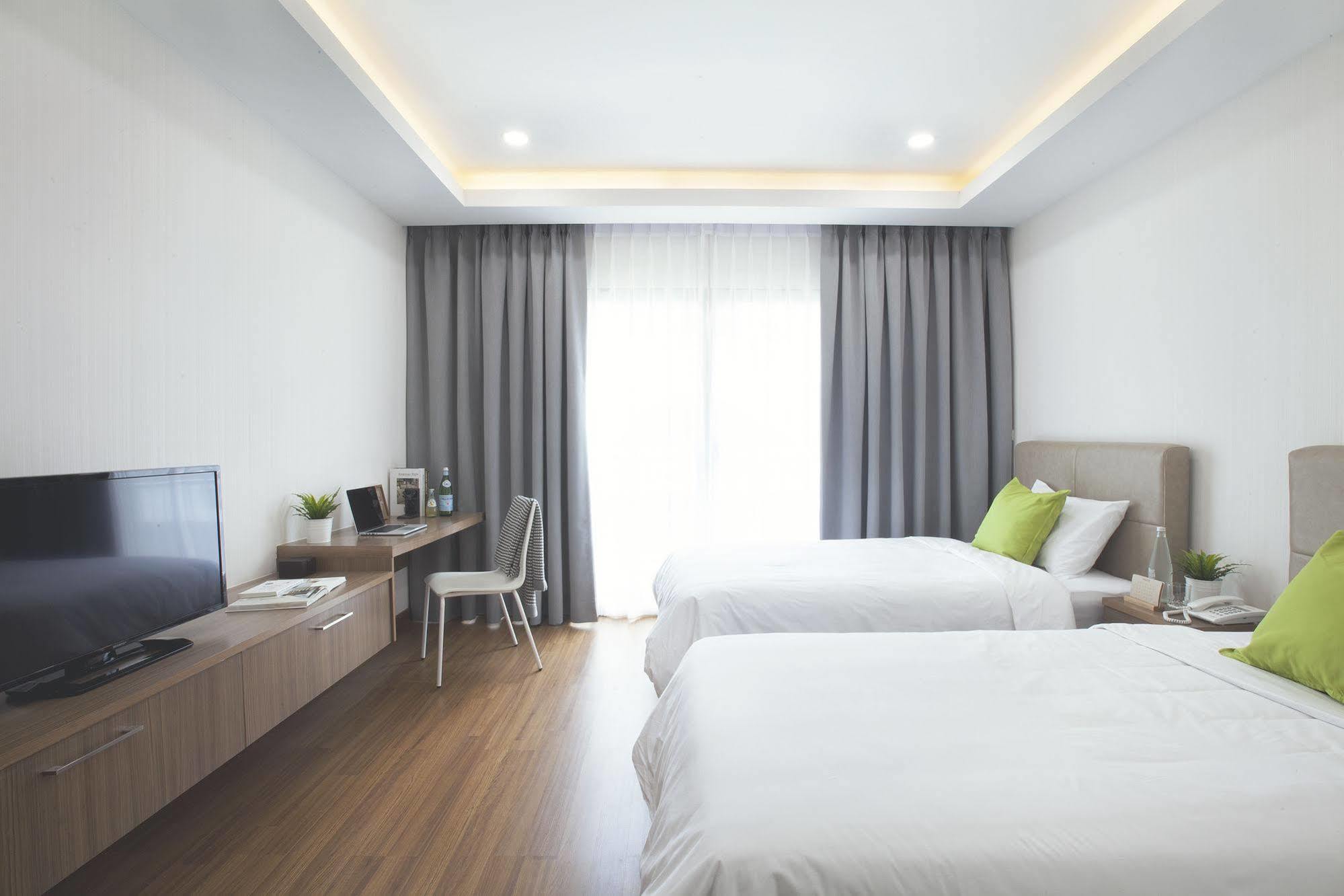 Boone Place Bangkok Bagian luar foto