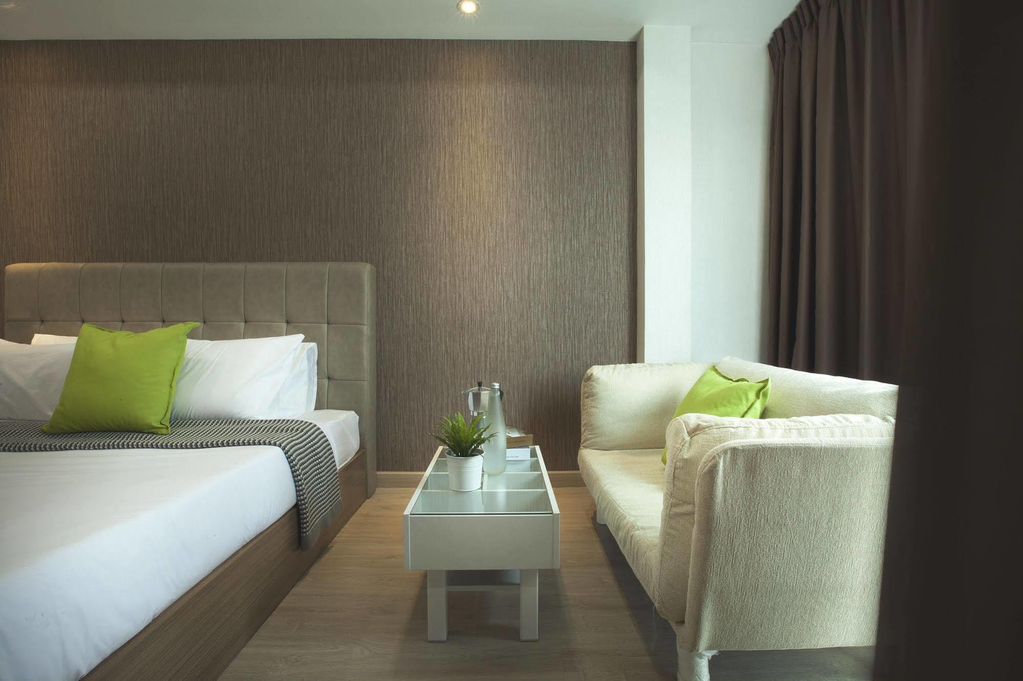 Boone Place Bangkok Bagian luar foto
