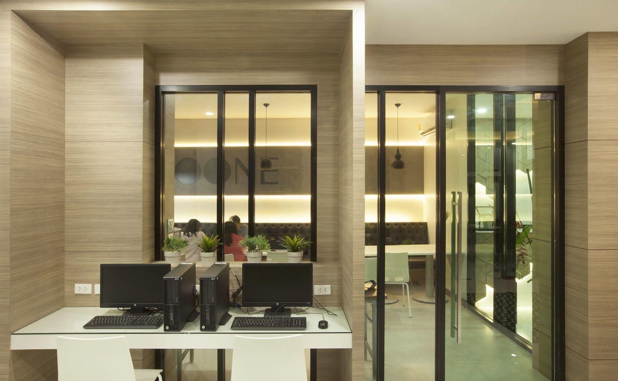 Boone Place Bangkok Bagian luar foto